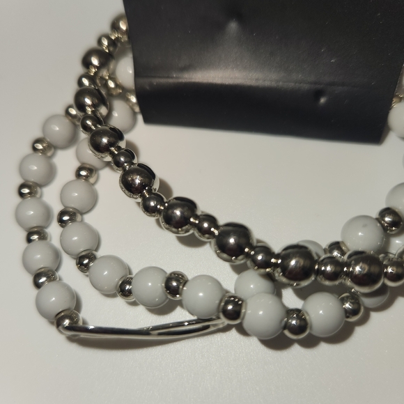 Paparazzi Silver and White Beaded Bracelet - Picture 2 of 4